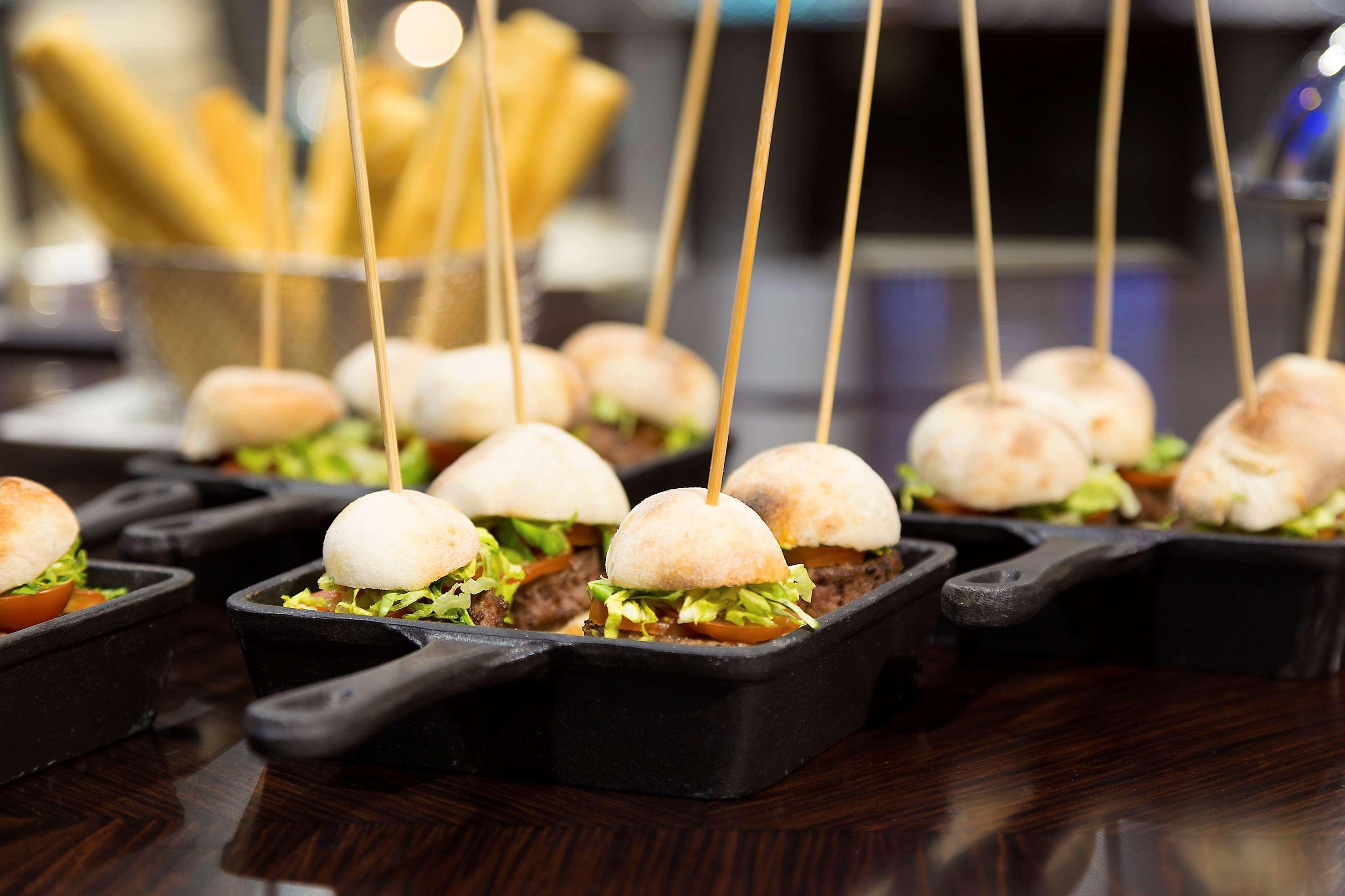 โรงแรมเมเลีย เจโนวา เจนัว ภายนอก รูปภาพ A mini burger