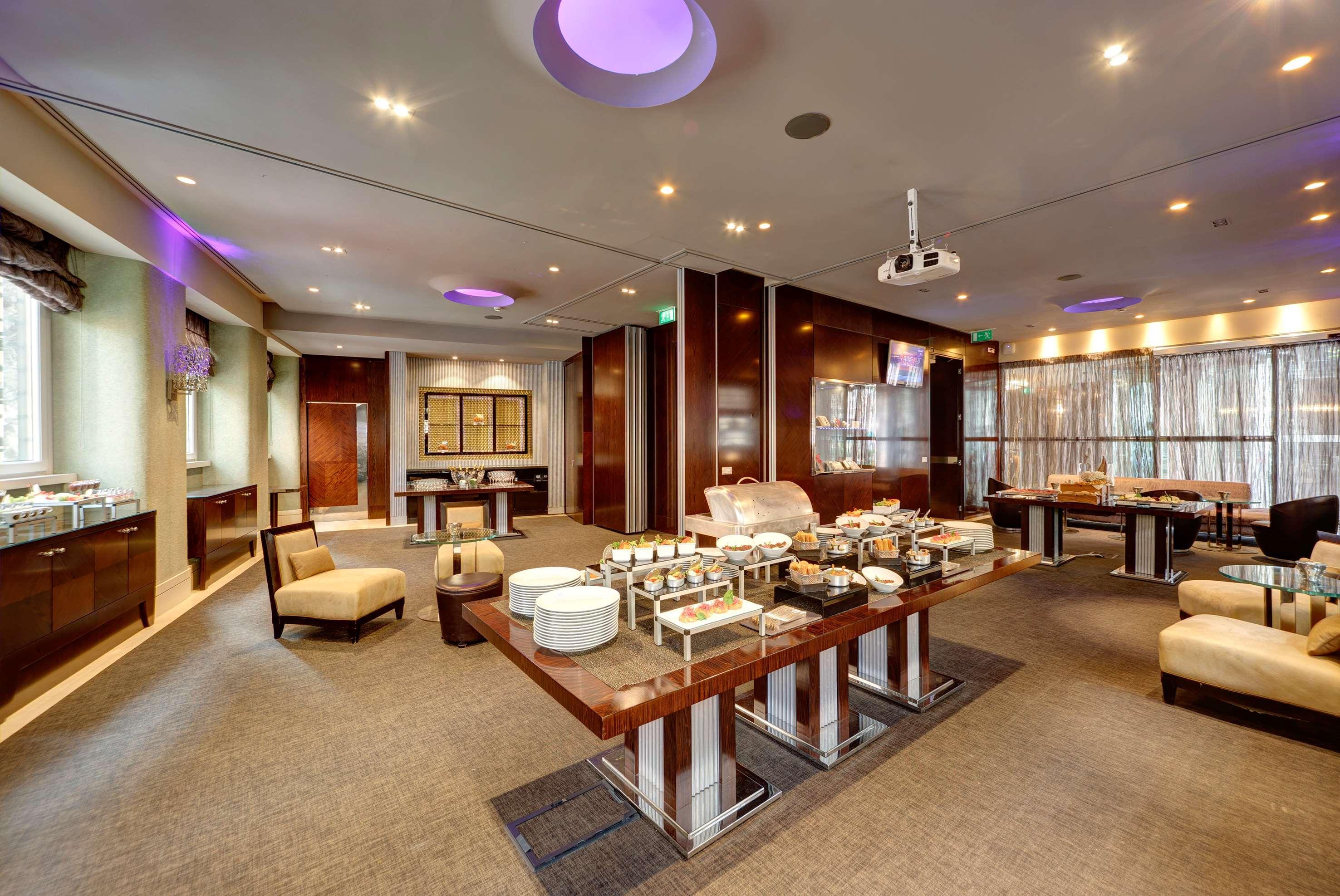 โรงแรมเมเลีย เจโนวา เจนัว ภายนอก รูปภาพ The lounge at the airport