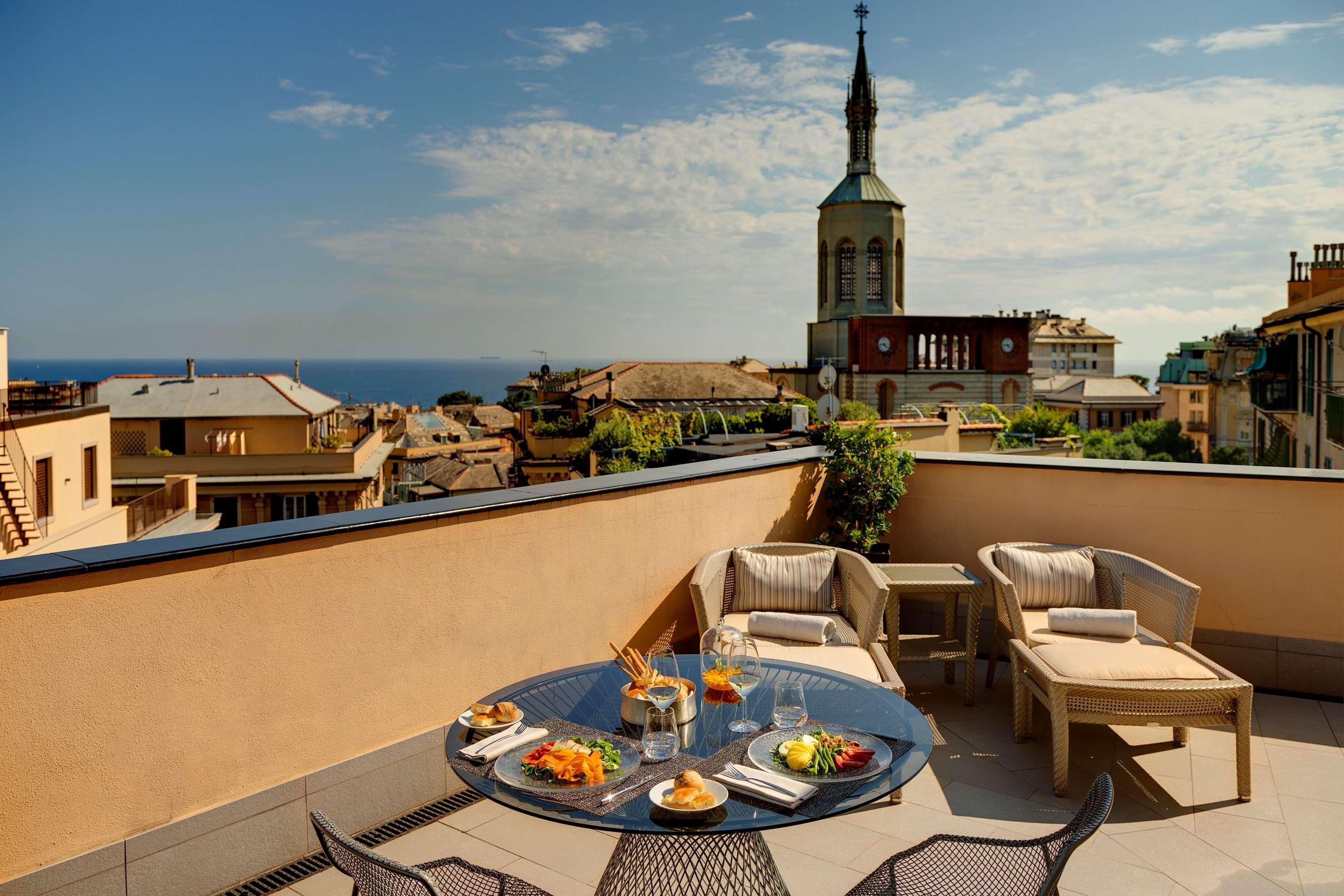 โรงแรมเมเลีย เจโนวา เจนัว ภายนอก รูปภาพ The view from the hotel's rooftop